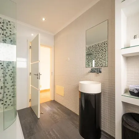 Daire Guestready - Charming Family Retreat With Pool Almada