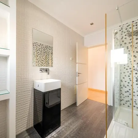 Daire Guestready - Charming Family Retreat With Pool *