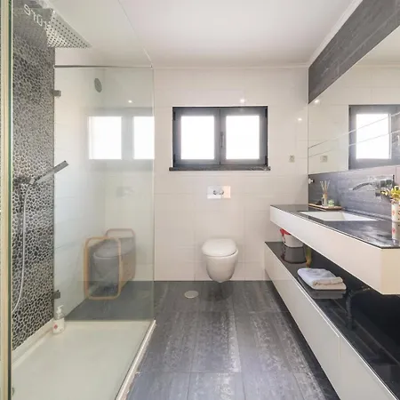 Guestready - Charming Family Retreat With Pool * Almada