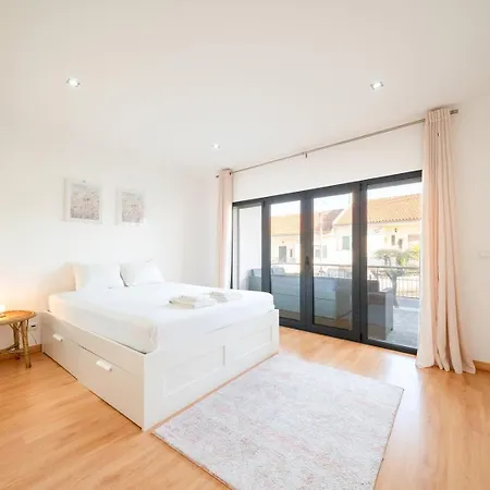 Guestready - Charming Family Retreat With Pool * Almada