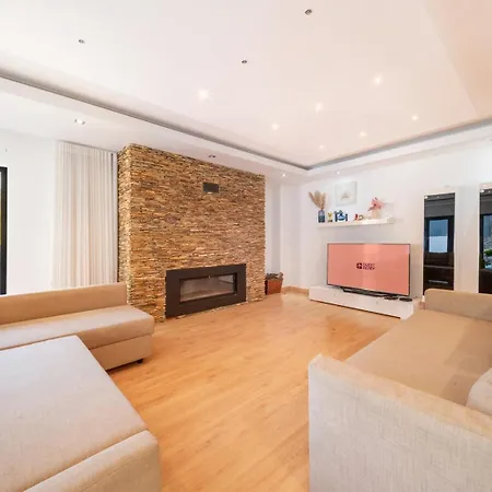 Guestready - Charming Family Retreat With Pool