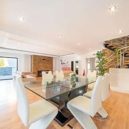 Daire Guestready - Charming Family Retreat With Pool *
