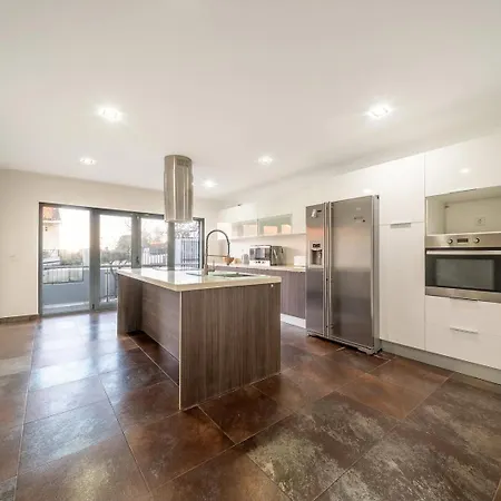 Guestready - Charming Family Retreat With Pool * アルマダ