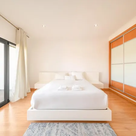 Guestready - Charming Family Retreat With Pool アルマダ