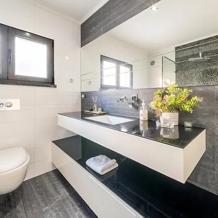 Guestready - Charming Family Retreat With Pool Almada