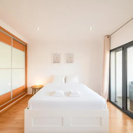 Lägenhet Guestready - Charming Family Retreat With Pool